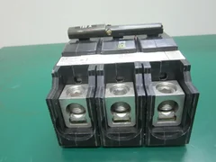  AMAT 0620-01877 CB PNL BD 3P 240V 150A 22KAIC BOLT   ON VISI   TRIP 