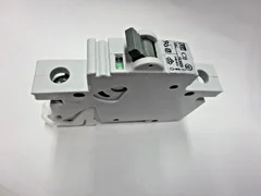 AMAT 0680-00068 Cutler Hammer CB SUPPL PROTECT CUR-LIM 1P 240VAC 8A DIN MTG
