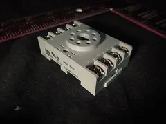 AMAT 1230-01174 SQUARE D SKT RLY 8 PIN TUBULAR SINGLE TIER SCRE