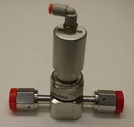 AMAT 3870-01306 Parker Veriflo 42600719   944APLPNCSFSFF air operated NC Valve