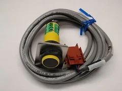 Applied Materials 0090-40011  Assy, Banner S18SN6L and Angle Bracket Range 2M