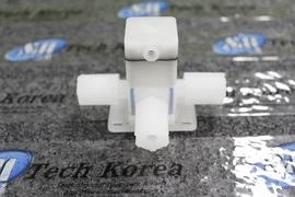 Applied Materials 3870-00209 VALVE PNEU DIAPH 3-WAY 80PSIG 1/4ORF 1/4 AMAT