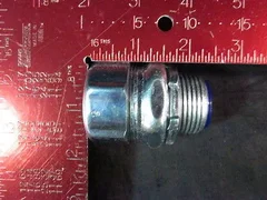 Applied Materials (AMAT) 3240-01062 CND FTG FLEX MTLC 1.00&quot; SCR-IN CONN CND T **