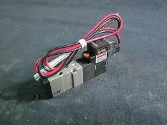 Applied Materials (AMAT) 3870-01283 Solenoid Valve, 5 Port, Pressure: 20-100PSI