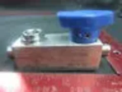 Applied Materials (AMAT) 3870-02981 Swagelok SS-810-3 VALVE PLUG 3/8&quot; TO 3/8&quot; T-