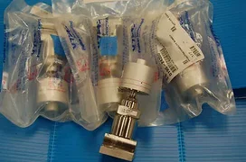 FUJIKIN VALVE PNEU DIAPH N/C 3PORT C-SEAL .45~.6MPa N.C. AMAT 0190-24355 (QTY 4)