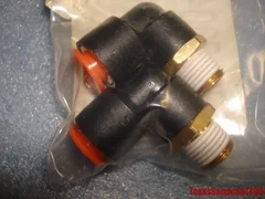 Lam Research OnTrak 920-900483-002 - FTG 1/4" R (PT) T 03/8" TUBE ELB - Lot of 2