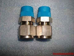 Lam Research OnTrak 921-005477-023 - FTG CONN M 3/8 NPT X 1/2 T SST - LOT OF 2