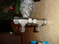 Lot of (2) Swagelok SS Reducing Union Tee, SS-1210-3-12-8