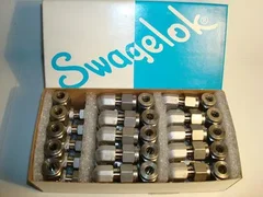 [NEW] SWAGELOK SS-400-9 TUBE FITTING, UNION ELBOW, 1/4&quot; TUBE OD - LOT OF 25