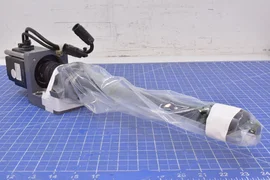 SGMPH-04AAAP20 / AC SERVO MOTOR, SWEEP W/BALL SCREW, AMAT 0190-77528 / YASKAWA