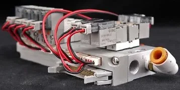 SMC LAM 853-480347-002 Pneumatic Valve Manifold +4x SY114-5MOZ +4x SYJ314M-5L0Z