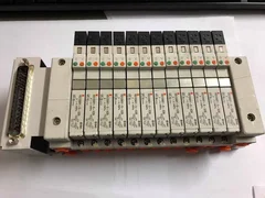 SMC US15677 Pneumatic Manifold AMAT 4060-00301 Rev 0 + 12 VQ1200Y-5-X35