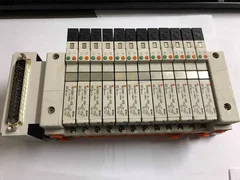 SMC US15677 Pneumatic Manifold AMAT 4060-00301 Rev 0 + 12 VQ1200Y-5-X35