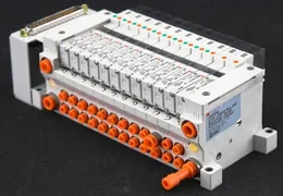 SMC US5833 Gas Panel Pneumatic Manifold Assy AMAT 0190-06402 +12x Solenoid Valve