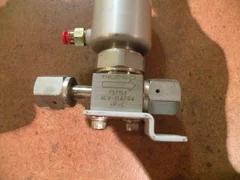 SWAGELOK NUPRO 6LV-DAFR4-P-C VALVE &amp; BRACKET AMAT APPLIED MATERIALS 3870-01734 
