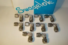 SWAGELOK SS-400-9 TUBE FITTING, UNION ELBOW, 1/4&quot; TUBE OD - LOT OF 10