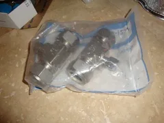 Swagelok SS-1210-3-12-4. Reducing tee (3/4&quot; x 3/4&quot; x 1/4&quot;.)