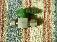 Swagelok SS-4P4T Plug Valve, 1/4&quot; 