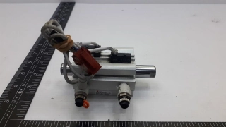 AMAT 190-07205 Rev. 002 SMC 32mm bore 30mm stroke double acting Cylender SMC D-A