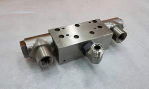 Applied Materials 0040-04853 MANIFOLD SST SWIVEL WATER CENTER INJECTI AMAT (C)