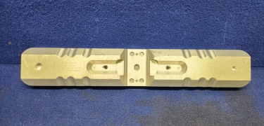 APPLIED MATERIALS 300MM SPD SLIT VALVE DOOR CLAMP 0041-07784 AMAT