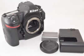 Nikon D850 DSLR Camera Body 45.7MP Excellent++ w/ Battery & Charger