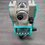 NIKON DIGITAL THEODOLITE NE-101 (B06004329)