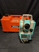 NIKON DTM-322 TOTAL STATION IN IMMACULATE CONDITION WITH CASE AND ACCESSORIES