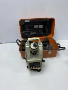 Nikon NE-10LA Electronic Digital Theodolite with case