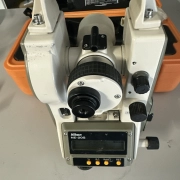 NIKON NE-20S DIGITAL THEODOLITE w/case