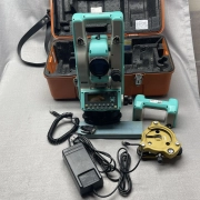 Nikon NPL-522 5” Total Station w/ Handle Battery & Extras.  Read Description