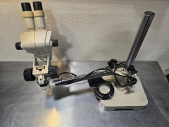 NIKON SMZ-1B STEREOSCOPIC MICROSCOPE WITH TWO 10X/23 EYEPIECES